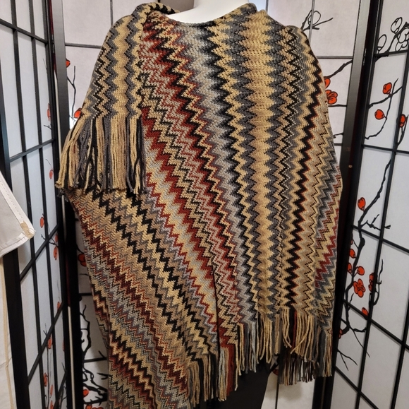 WOVEN HEART LADIES SHAWL WRAP WITH TASSELED SHAG/SIZE SMALL MEDIUM - Picture 7 of 14